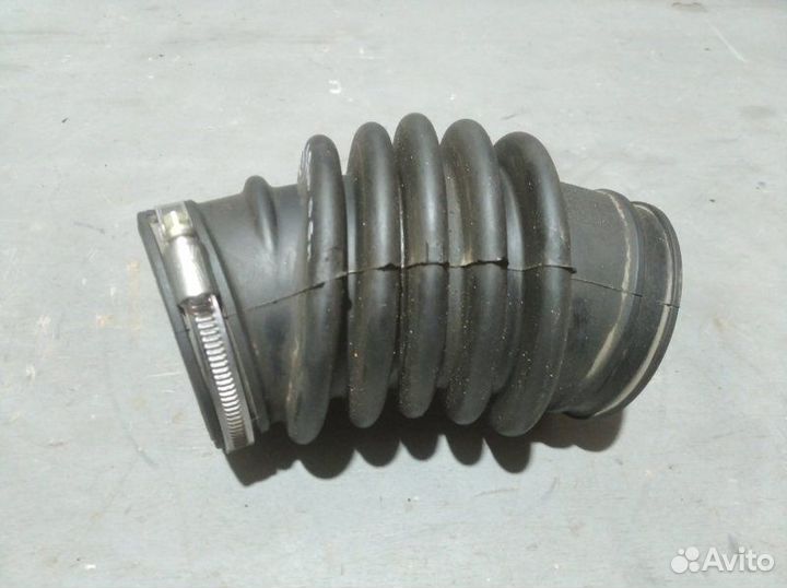 Патрубок воздушного фильтра Ford Focus 2 седан 1.8