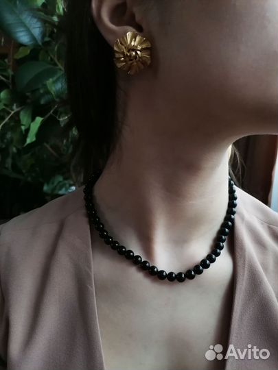 Чёрные стеклянные бусы
