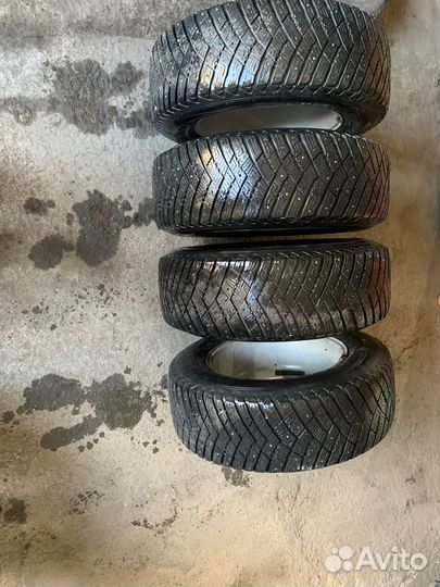 Goodyear UltraGrip 245/65 R17