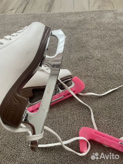 Фигурные коньки jackson