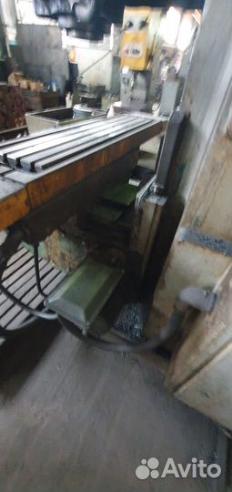 Вертикально-фрезерный станок 6Т12-29