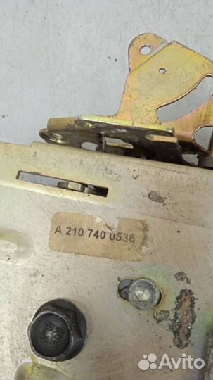 Замок двери багажника