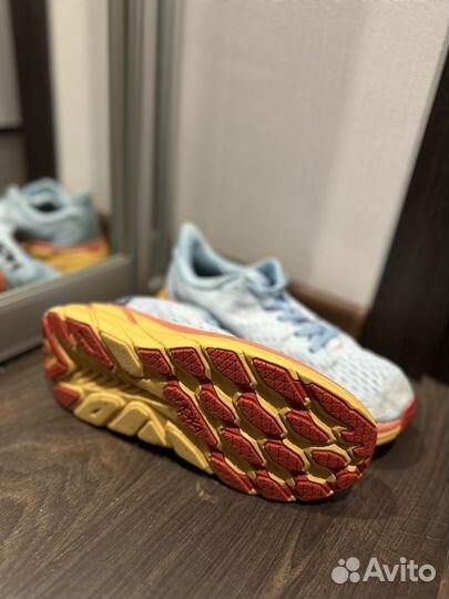 Кроссовки hoka 40р