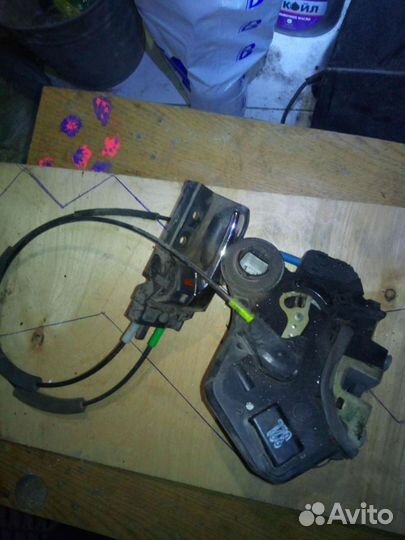 Замок двери Toyota Corolla