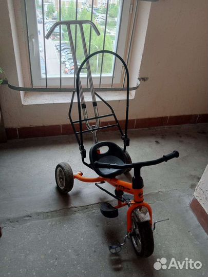 Детский велосипед с ручкой