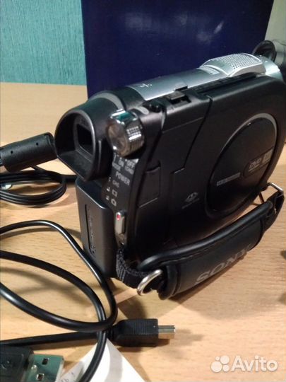 Видеокамера Sony Handycam DCR-dvd710e