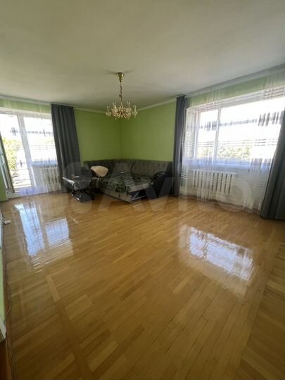 2-к. квартира, 72 м², 3/6 эт.