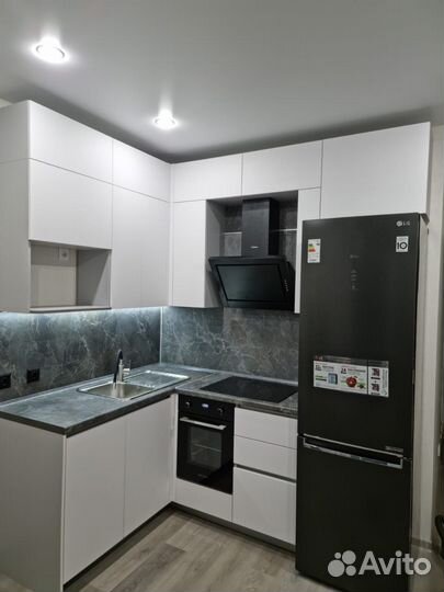 Кухня под потолок на заказ