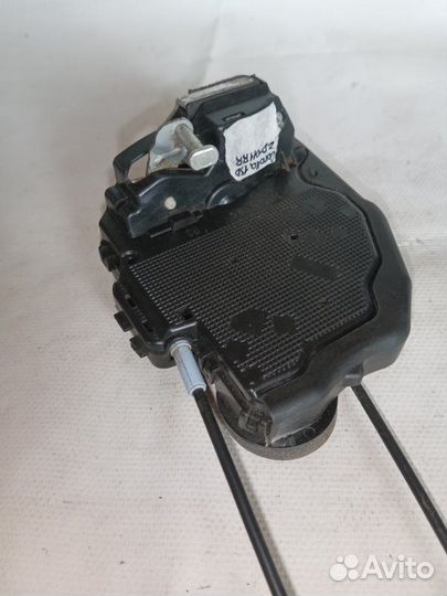 Замок боковой двери задний правый Toyota Corolla