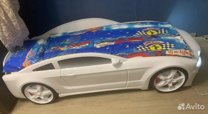 Детская кровать машина