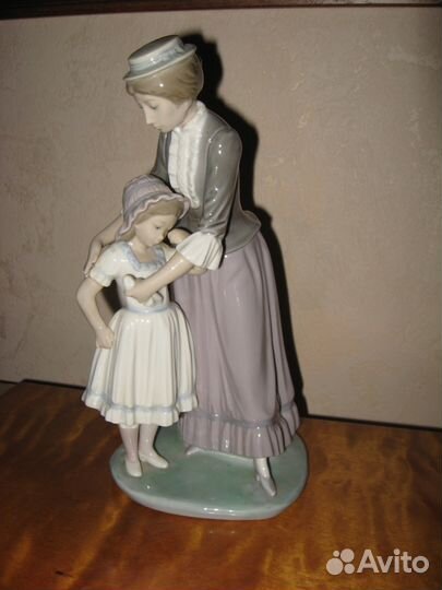 Фарфоровая статуэтка Lladro мама с дочкой