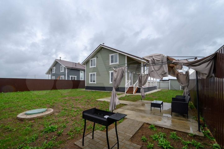 Коттедж 185 м² на участке 6 сот.