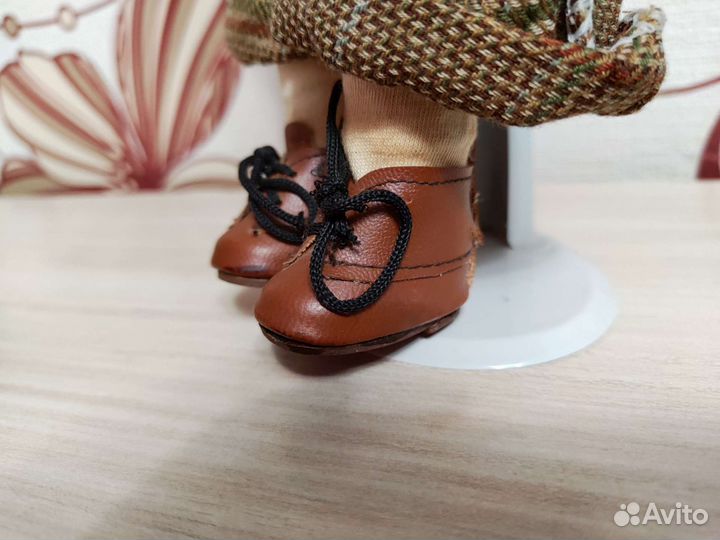 Кукла фарфоровая 40 см