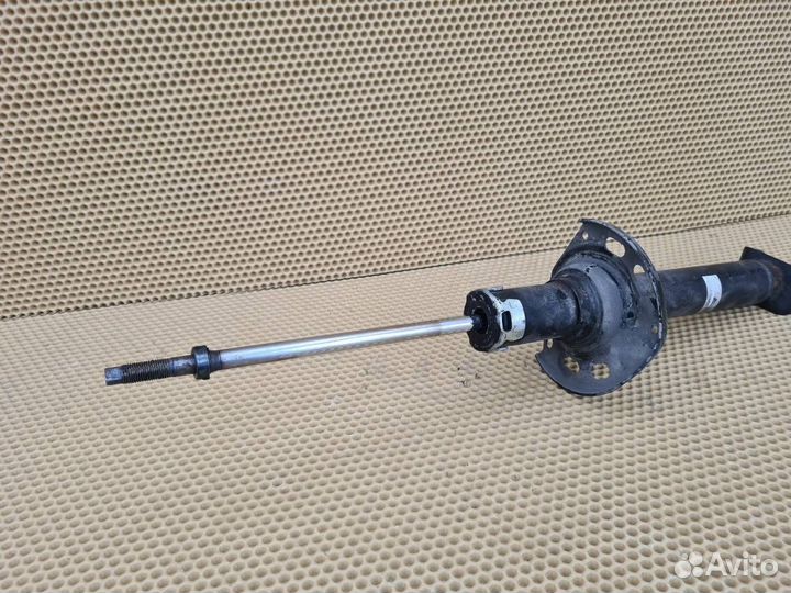 Амортизатор задний Infiniti M25 Q70 Y51