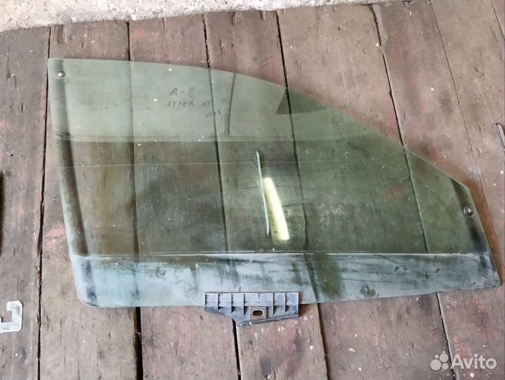 Стекло передней правой двери Ауди А8 Д2 97г