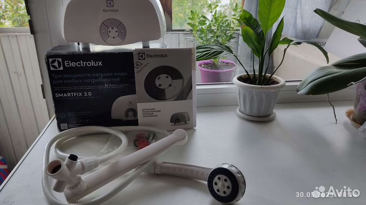 Водонагреватель электрический проточ. с душем новы