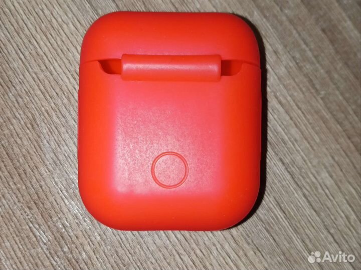 Чехол для наушников Apple AirPods