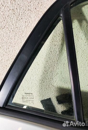 Стекло двери задней правой (форточка) для Toyota