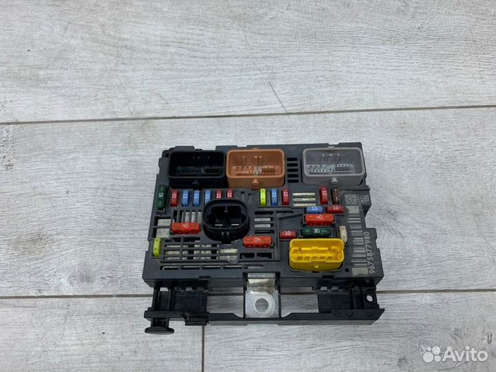 Блок предохранителей Peugeot 3008 хэтчбек 9H05 9HR