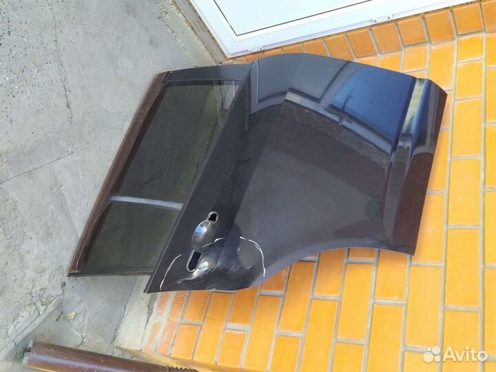 Задняя правая дверь на Nissan Tiida хетчбэк