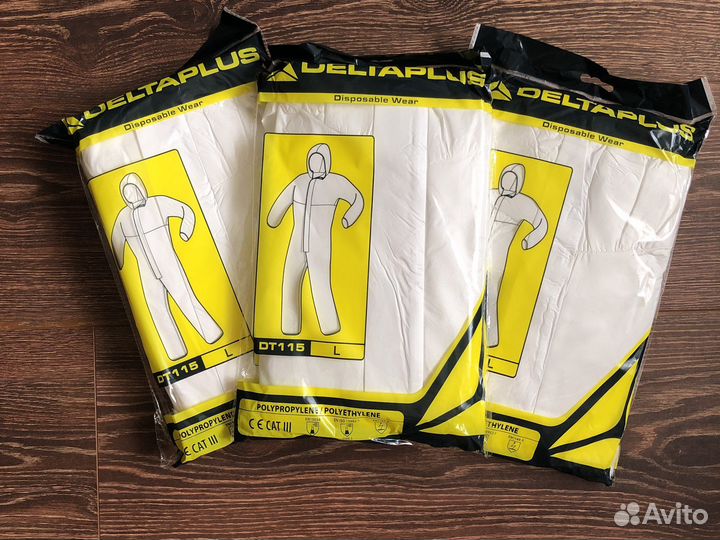 Комбинезон защитный из нетканного материала