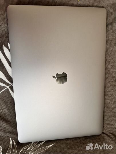 Apple MacBook Pro 15 2018 Radeon pro