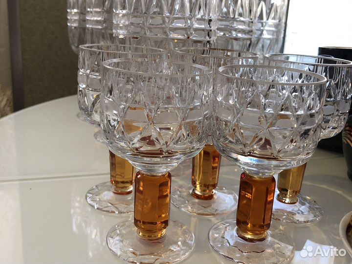 Хрустальные бокалы и рюмки