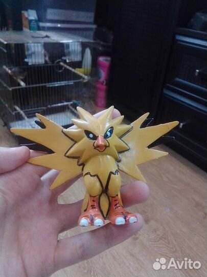 Фигурка покемоны Реширам макдональдс 2018 и Запдос