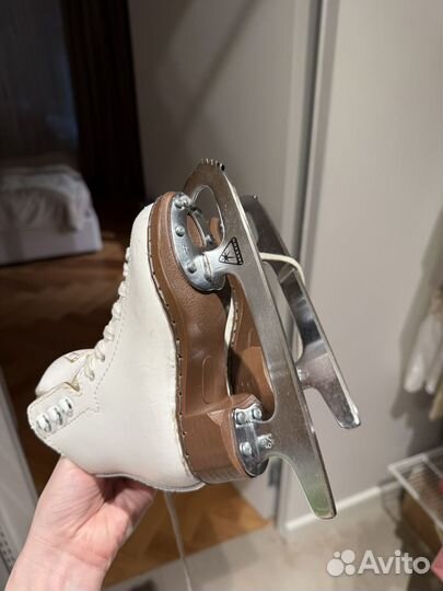 Фигурные коньки jackson 24