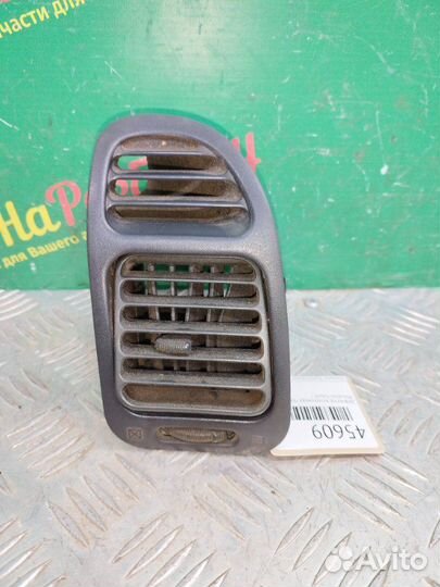 Дефлектор воздуховода правый Mitsubishi Galant 7