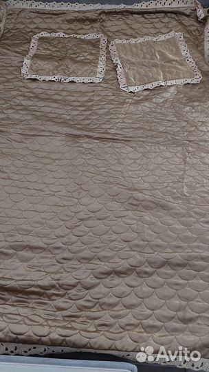 Покрывало с наволочками со шторами