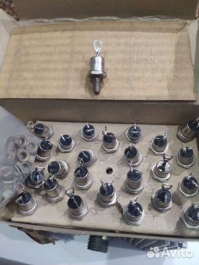 Диоды стабилитроны тиристоры транзисторы