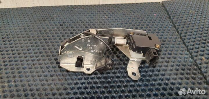 Замок багажника Volkswagen Touareg 7L