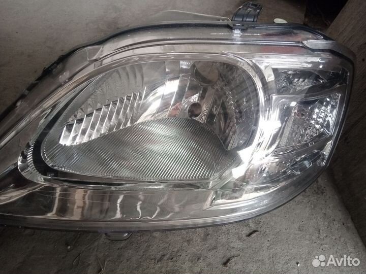Фары на largus рено логан