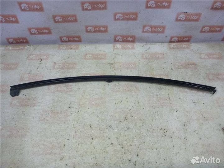 Направляющая стекла задняя правая Lexus Rx400H