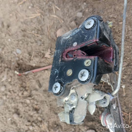 Замок передний левый Toyota Hilux Surf