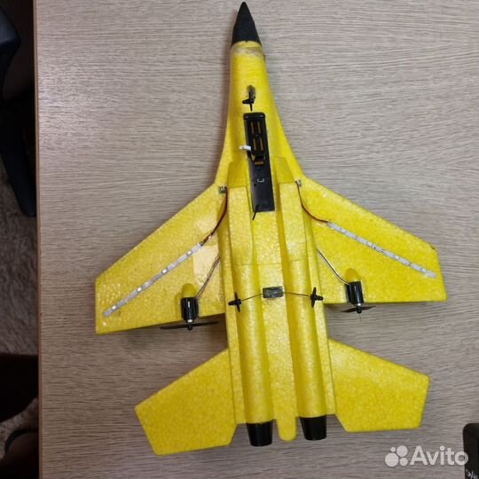 Самолет на пульте Fx820