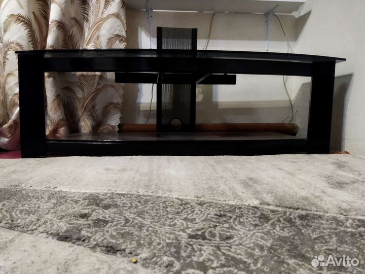 Стеклянная тумба под тв