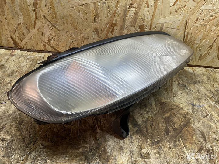 Правая фара Opel Omega B