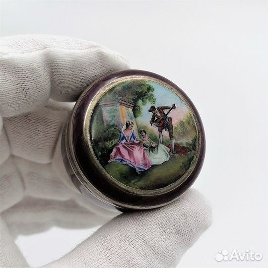 Мушница Серебро 84 Гильошированная эмаль Сюжет