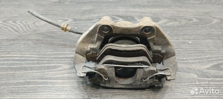 Суппорт тормозной передний левый Opel Omega B 1994