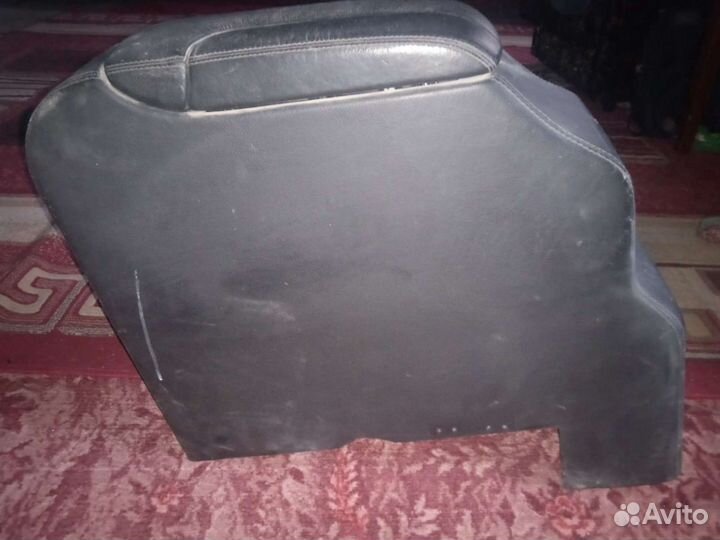 Подлокотник