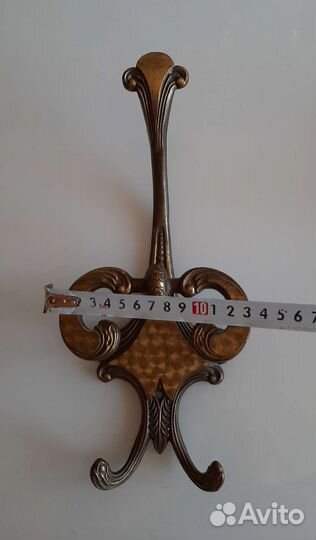 Старинный крючок вешалка