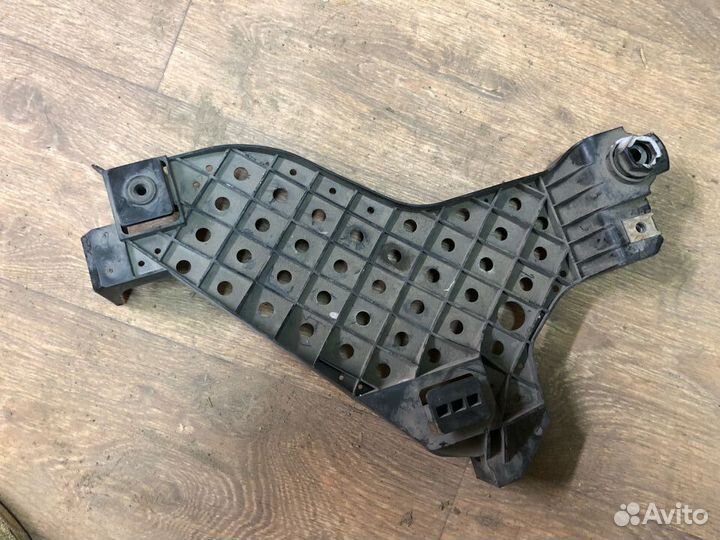 Крепление фары левое audi Q3 8U