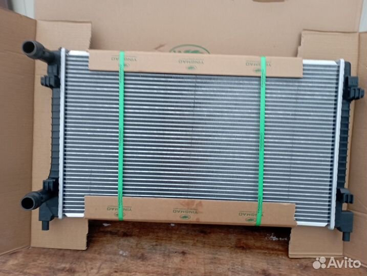 Радиатор охлаждения Skoda Octavia A7/ 1,6L