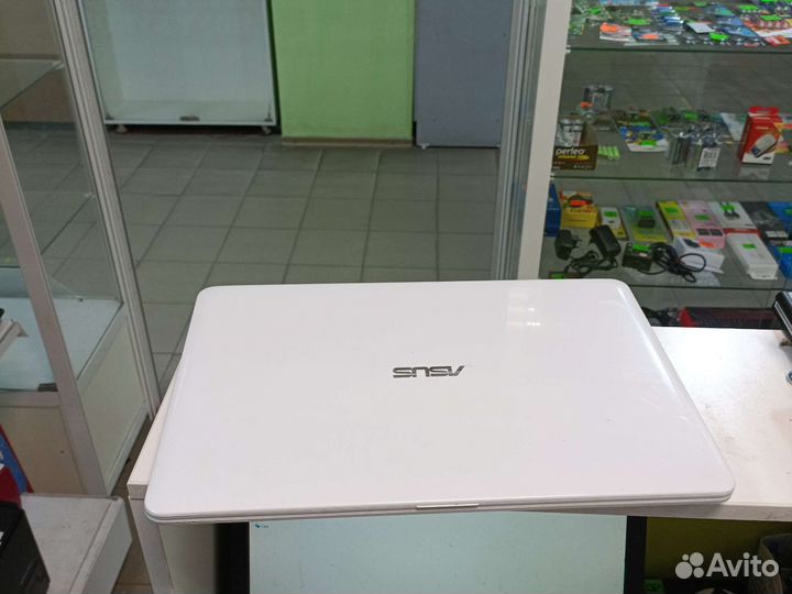 Стильный белый ноутбук 15 дюймов