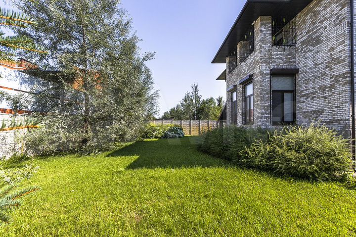 Дом 457 м² на участке 12,5 сот.