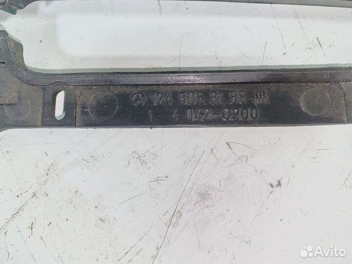 Накладка радиатора Mercedes W124