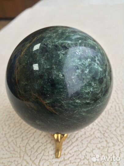 Шар из Жадеита
