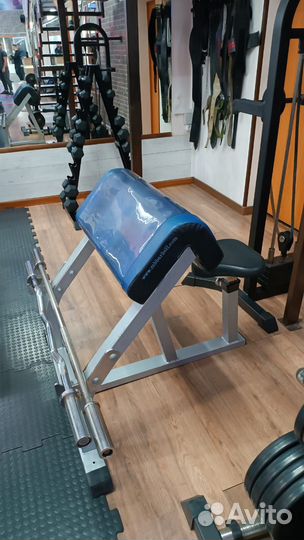 Скамья для бицепса С сиденьем (скотт)